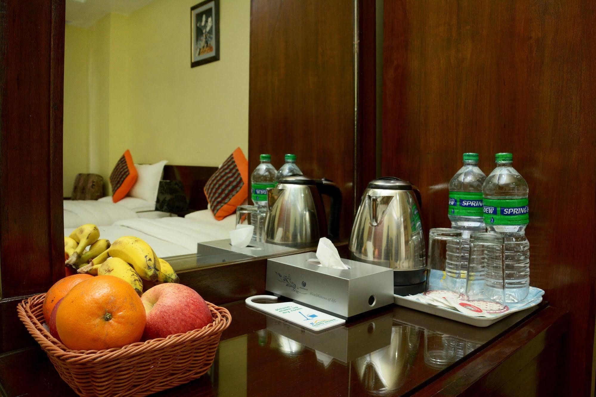 Hotel Osho Home Kathmandu Buitenkant foto